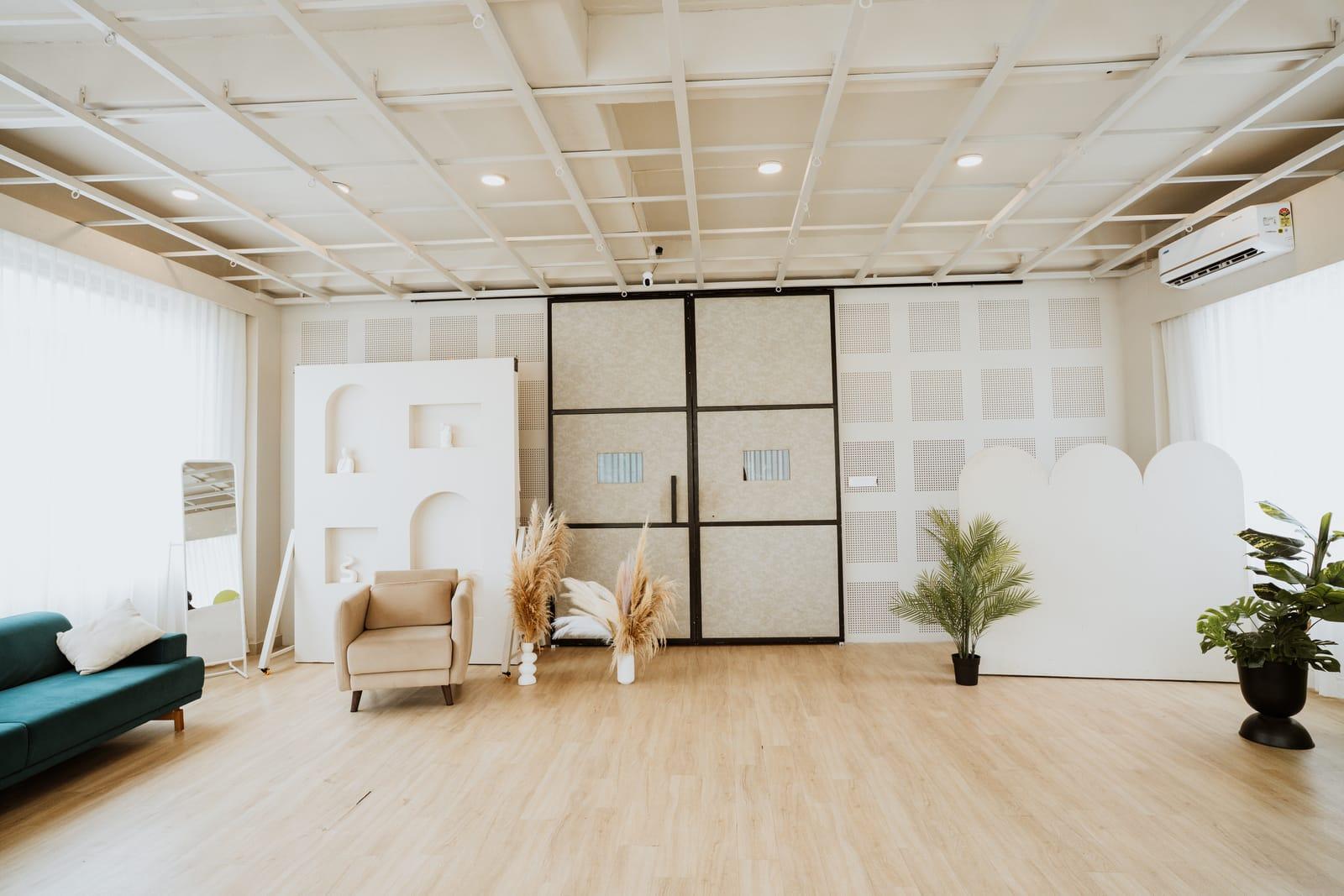 Arch panel backdrop setup at Veedo Lumen studio Kochi