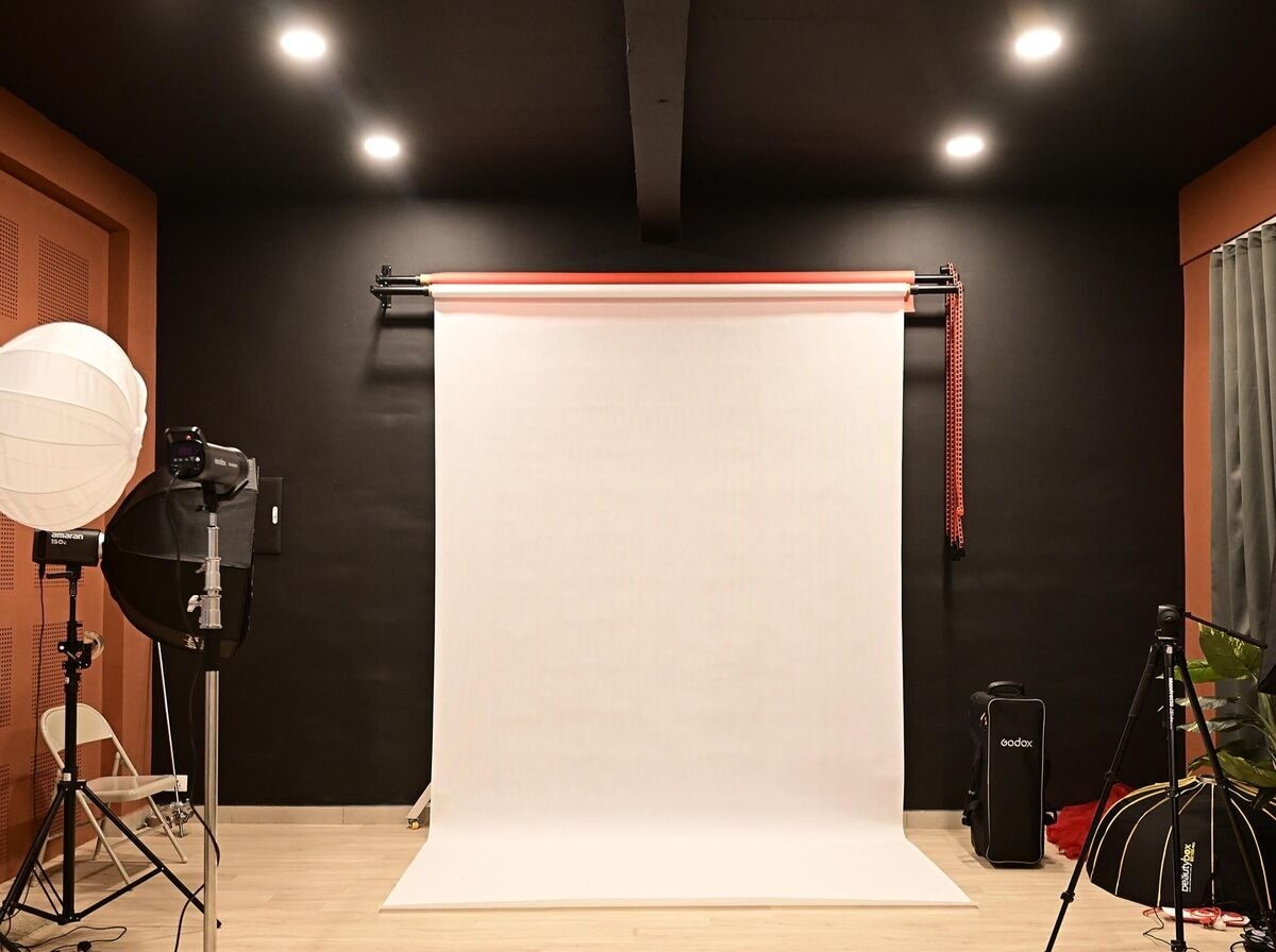 Veedo Noir — dark floor photography studio in Kochi for fashion, music video and cinematic shoots